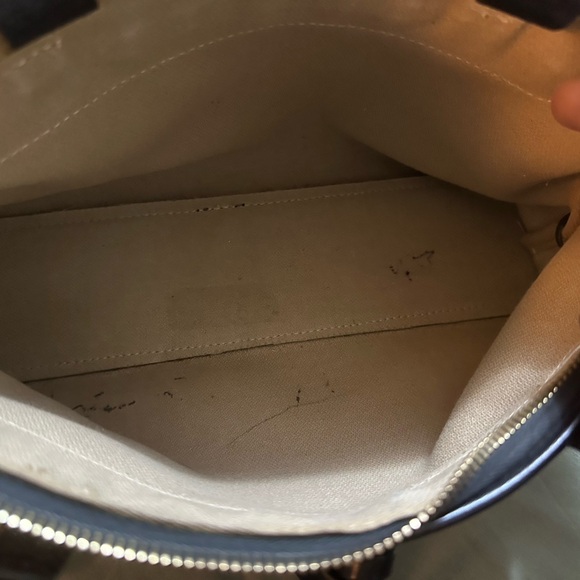 Dooney & Bourke Shoulder Bag. - Picture 4 of 7